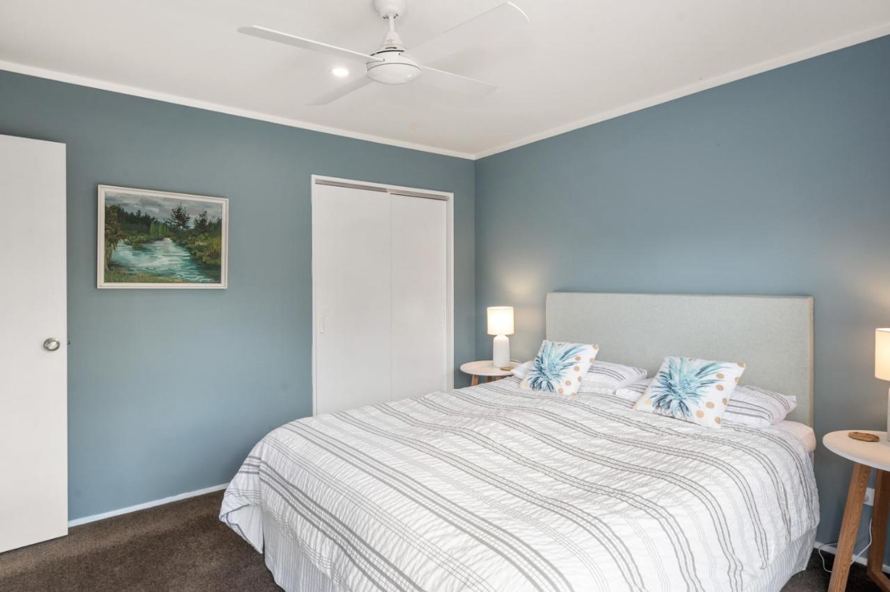 Waitahanui Lake House - Lake Taupo Holiday Home Exteriör bild