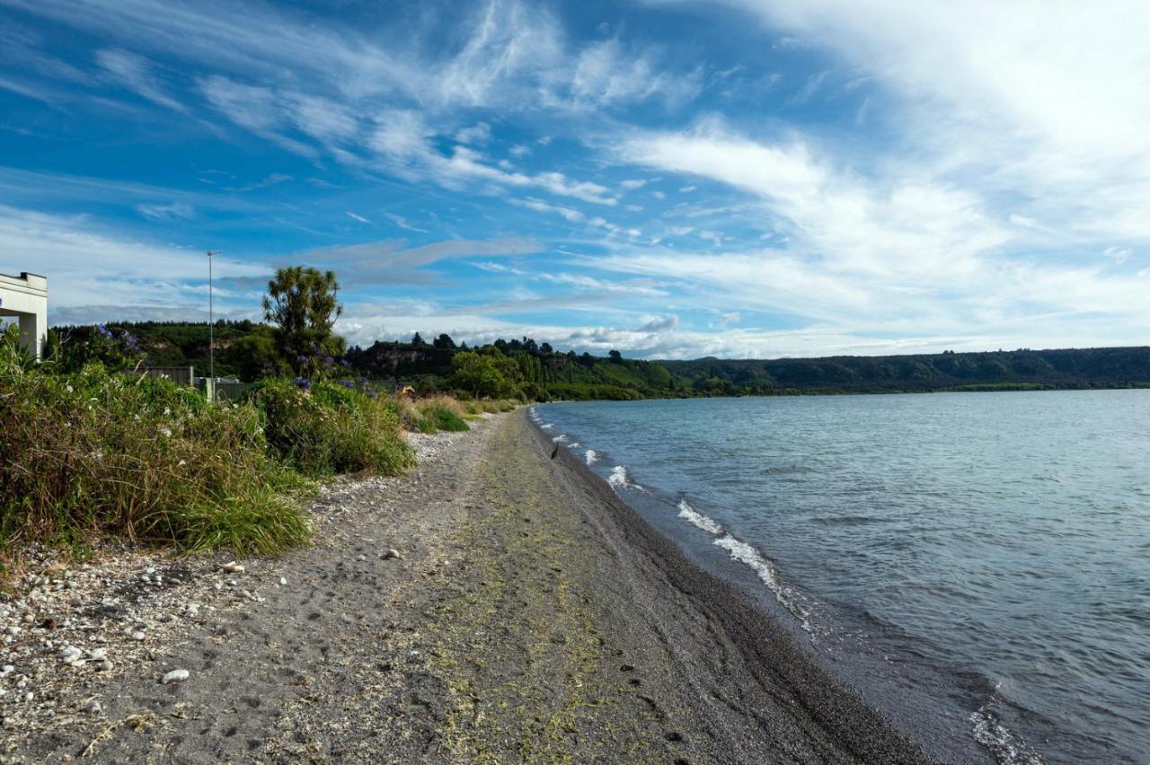 Waitahanui Lake House - Lake Taupo Holiday Home Exteriör bild